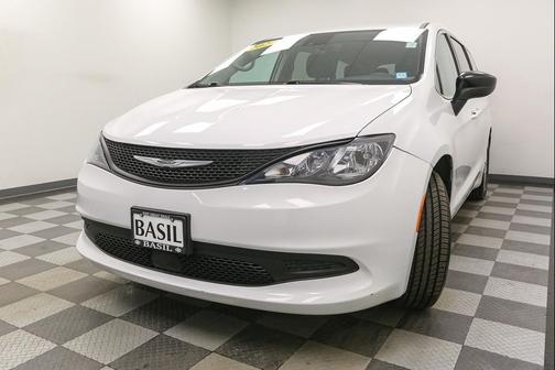 2024 Chrysler Voyager LX