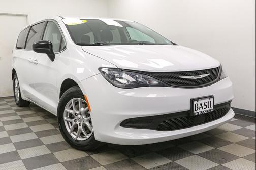 2024 Chrysler Voyager LX