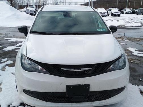 2024 Chrysler Voyager LX