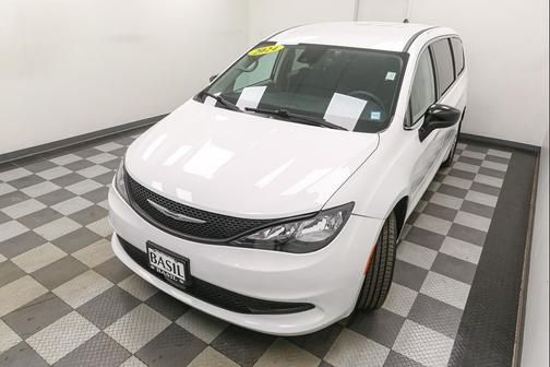 2024 Chrysler Voyager LX