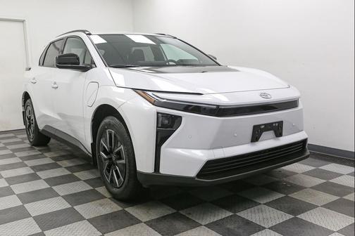 Wind Chill Pearl 2026 Toyota bZ XLE Plus