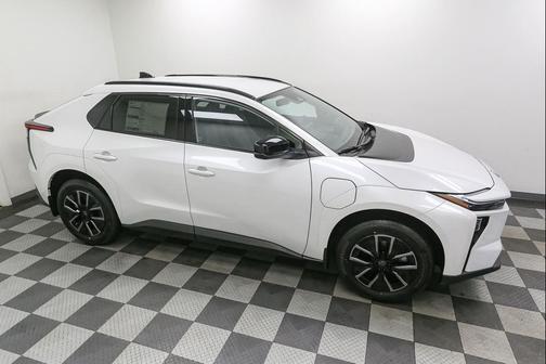 Wind Chill Pearl 2026 Toyota bZ XLE Plus