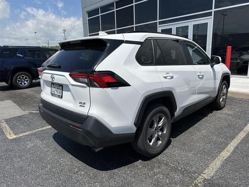 Ice Cap 2023 Toyota RAV4 XLE
