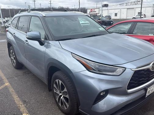 Moon Dust 2021 Toyota Highlander XLE