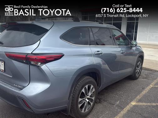 Moon Dust 2021 Toyota Highlander XLE