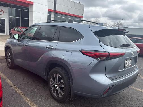 Moon Dust 2021 Toyota Highlander XLE