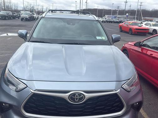 Moon Dust 2021 Toyota Highlander XLE