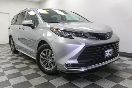 2024 Toyota Sienna XLE