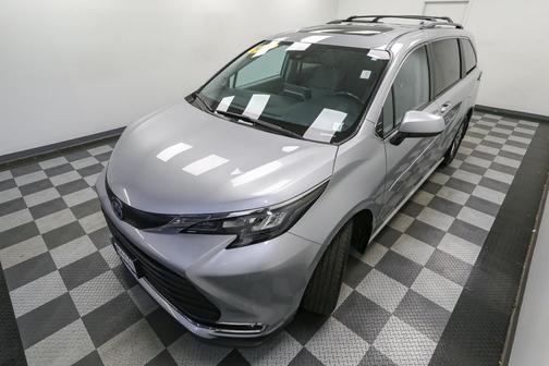 2024 Toyota Sienna XLE