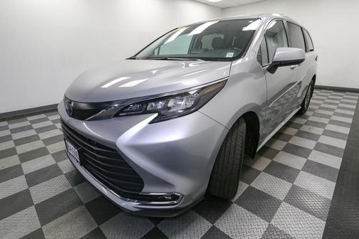 2024 Toyota Sienna XLE