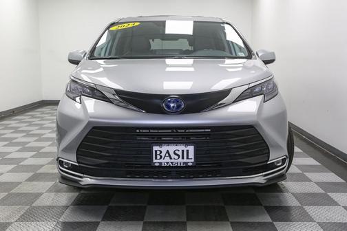 2024 Toyota Sienna XLE