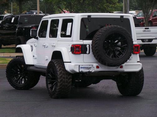 Bright White Clearcoat 2022 Jeep Wrangler Unlimited High Altitude 4x4
