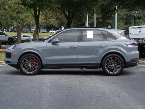 2024 Porsche Cayenne S