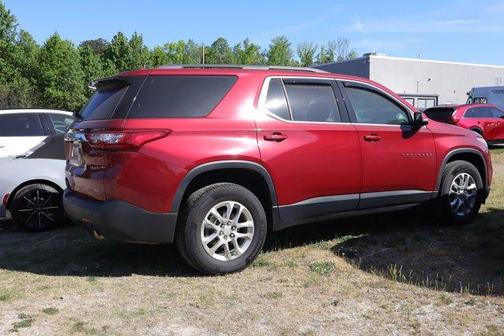 Cajun Red Tintcoat 2021 Chevrolet Traverse LT Cloth
