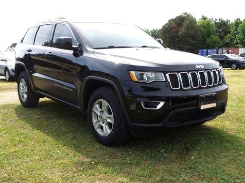 Diamond Black Crystal Pearlcoat 2017 Jeep Grand Cherokee Laredo