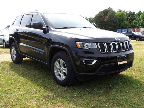 Diamond Black Crystal Pearlcoat 2017 Jeep Grand Cherokee Laredo