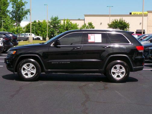 Diamond Black Crystal Pearlcoat 2017 Jeep Grand Cherokee Laredo
