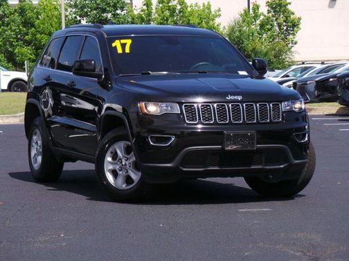 Diamond Black Crystal Pearlcoat 2017 Jeep Grand Cherokee Laredo