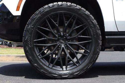Summit White 2025 GMC Yukon AT4 4WD