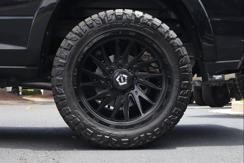 Diamond Black Crystal Pearlcoat 2022 RAM 2500 Laramie Crew Cab 4x4 6'4' Box