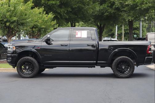 Diamond Black Crystal Pearlcoat 2022 RAM 2500 Laramie Crew Cab 4x4 6'4' Box