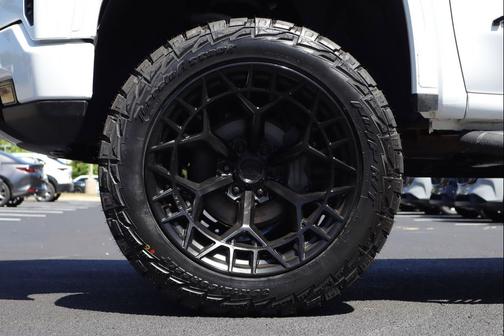 Summit White 2025 GMC Sierra 1500 AT4