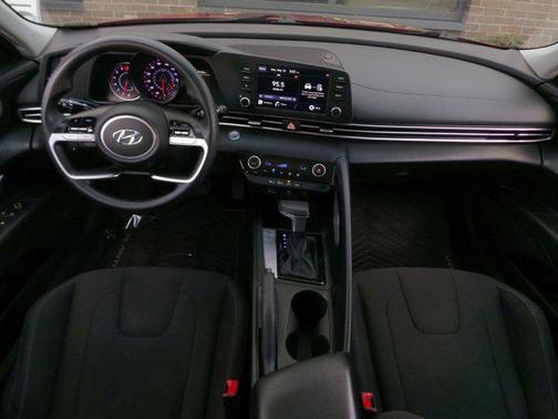 Scarlet Red Pearl 2022 Hyundai ELANTRA SEL