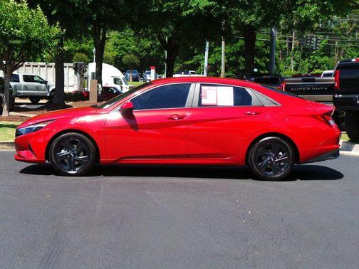 Scarlet Red Pearl 2022 Hyundai ELANTRA SEL