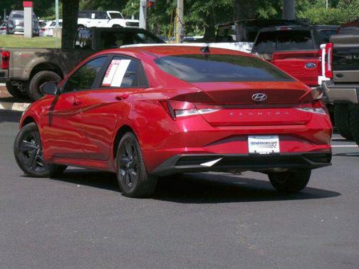 Scarlet Red Pearl 2022 Hyundai ELANTRA SEL