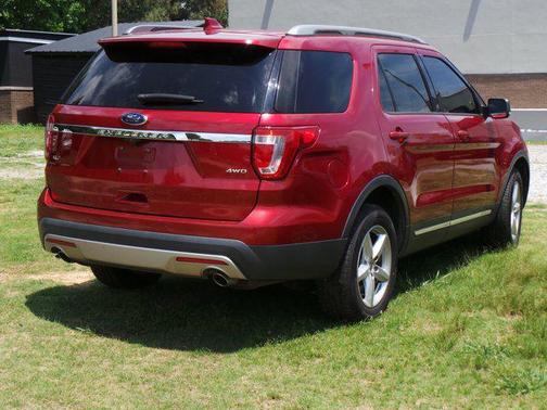 RUBY RED METALLIC TINTED CC 2017 Ford Explorer XLT