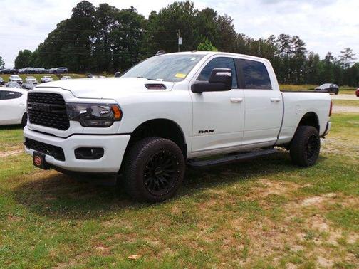 Bright White Clearcoat 2024 RAM 2500 Big Horn Crew Cab 4x4 6'4' Box