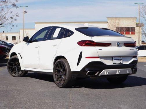 2022 BMW X6 M50i