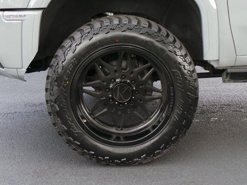 Thunderstorm Gray 2024 GMC Sierra 2500 AT4