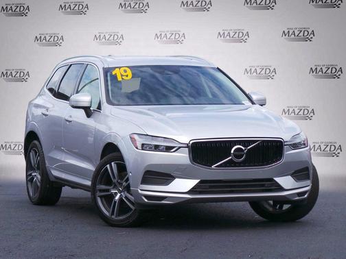 Bright Silver Metallic 2019 Volvo XC60 T5 Momentum