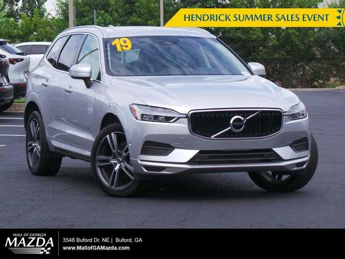 Bright Silver Metallic 2019 Volvo XC60 T5 Momentum