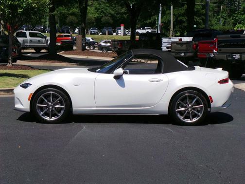 Snowflake White Pearl Mica 2023 Mazda MX-5 Miata Grand Touring