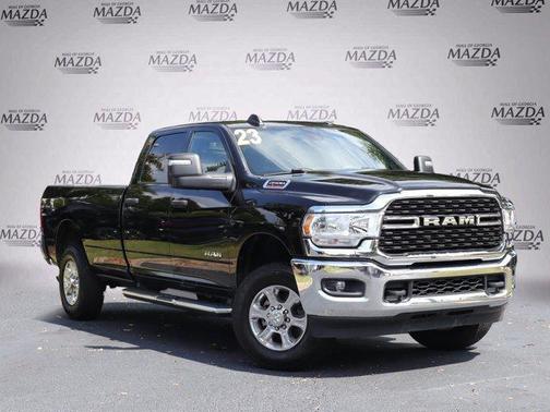 Diamond Black Crystal Pearlcoat 2023 RAM 2500 Big Horn Crew Cab 4x4 8' Box