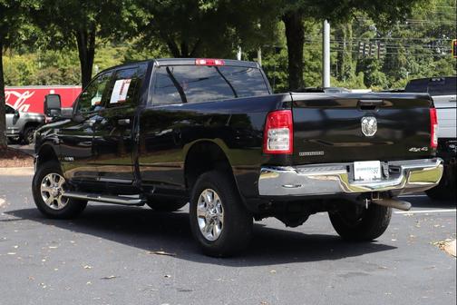 Diamond Black Crystal Pearlcoat 2023 RAM 2500 Big Horn Crew Cab 4x4 8' Box