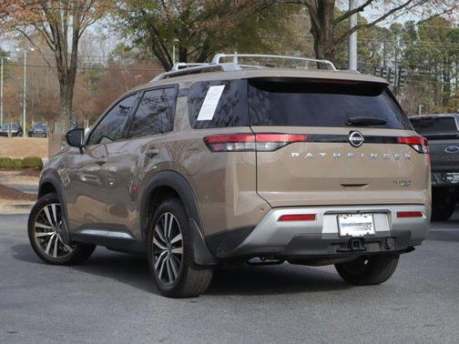 2024 Nissan Pathfinder Platinum