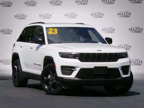 Bright White Clearcoat 2023 Jeep Grand Cherokee Altitude