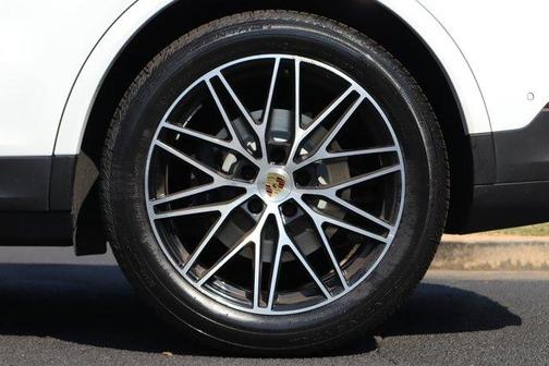 -SELECT- 2024 Porsche Cayenne Cayenne