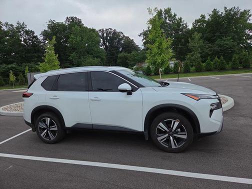 Everest White Pearl 2025 Nissan Rogue SL