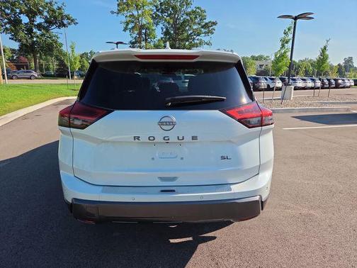 Everest White Pearl 2025 Nissan Rogue SL