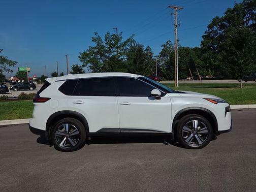 Everest White Pearl 2025 Nissan Rogue SL
