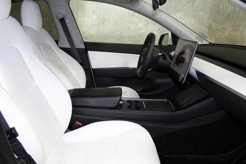 2022 Tesla Model Y Long Range Dual Motor All-Wheel Drive