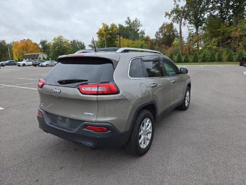 Light Brownstone Pearlcoat 2017 Jeep Cherokee Latitude