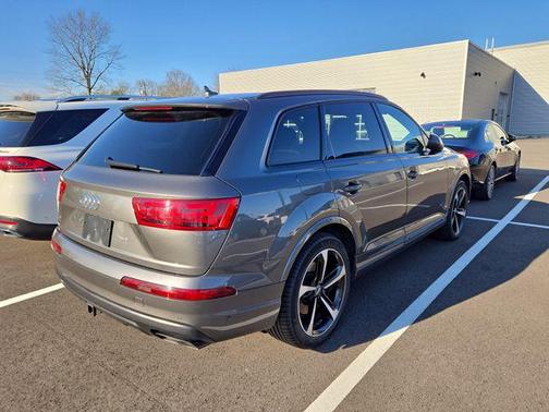 Samurai Gray Metallic 2019 Audi Q7 55 Prestige