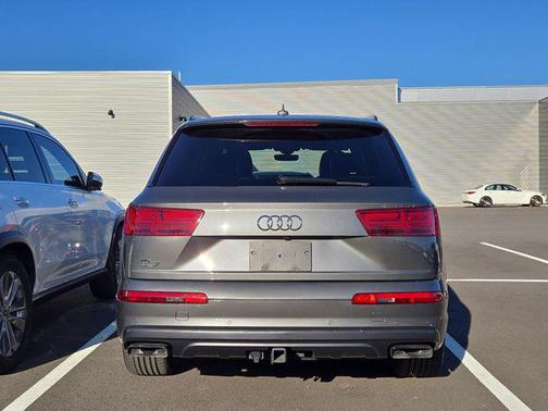 Samurai Gray Metallic 2019 Audi Q7 55 Prestige