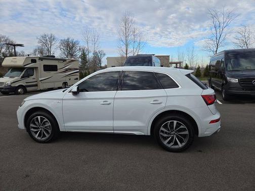 Glacier White Metallic 2023 Audi Q5 45 S line Premium Plus