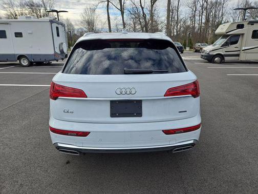 Glacier White Metallic 2023 Audi Q5 45 S line Premium Plus
